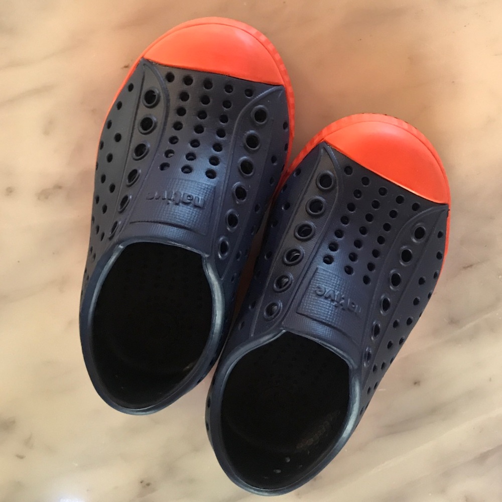 Navy and Orange Native Jefferson Shoes size C5 new without box